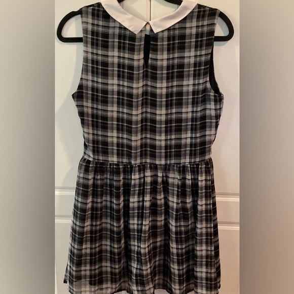 FOREVER21💫 Women’s Gray/Black Plaid White Collar Sleeveless Flowy Mini Dress - Picture 14 of 14